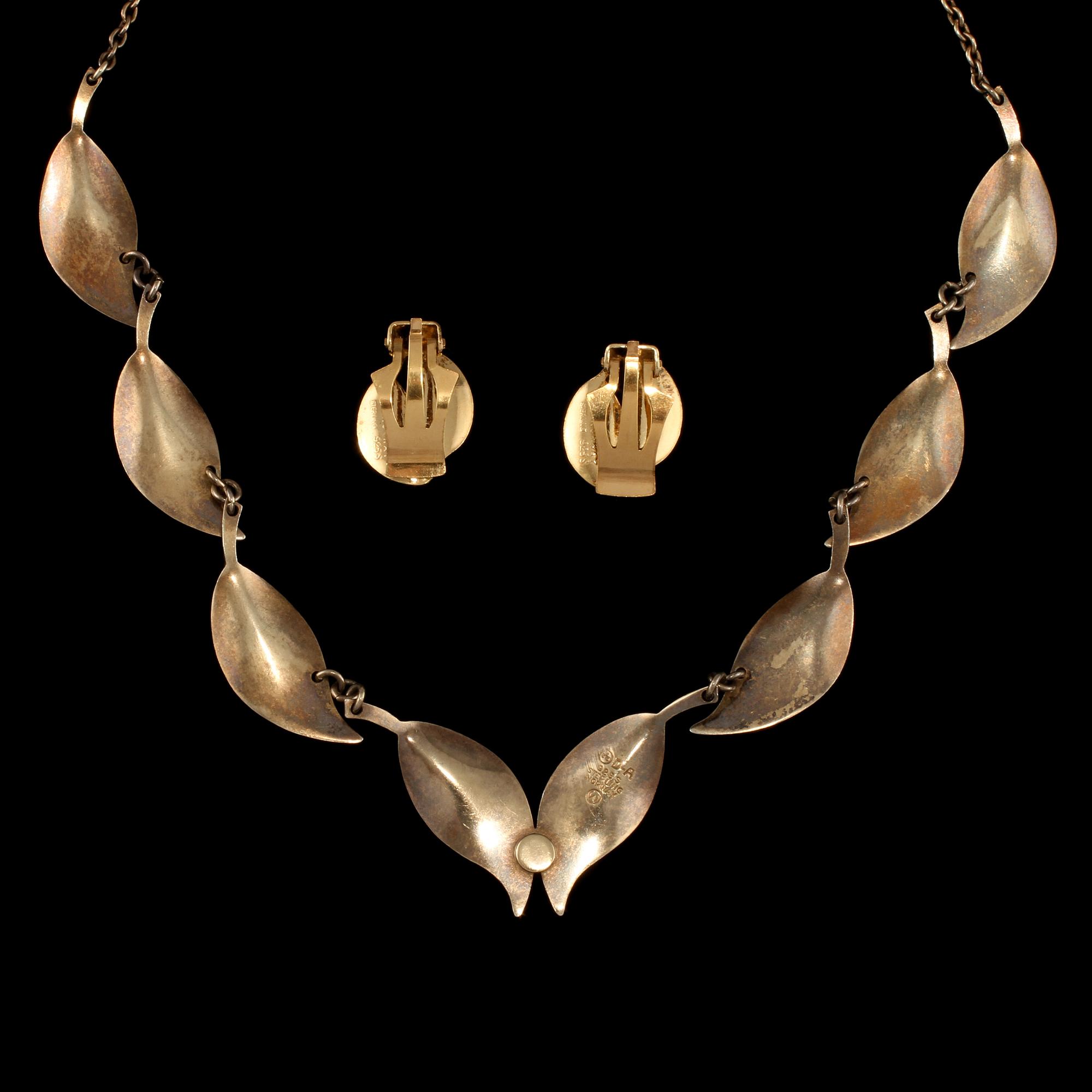 COLLIER SAMT ÖHÄNGEN, förgyllt sterlingsilver med grön emalj, David Andersen, Norge. Vikt 23 g.