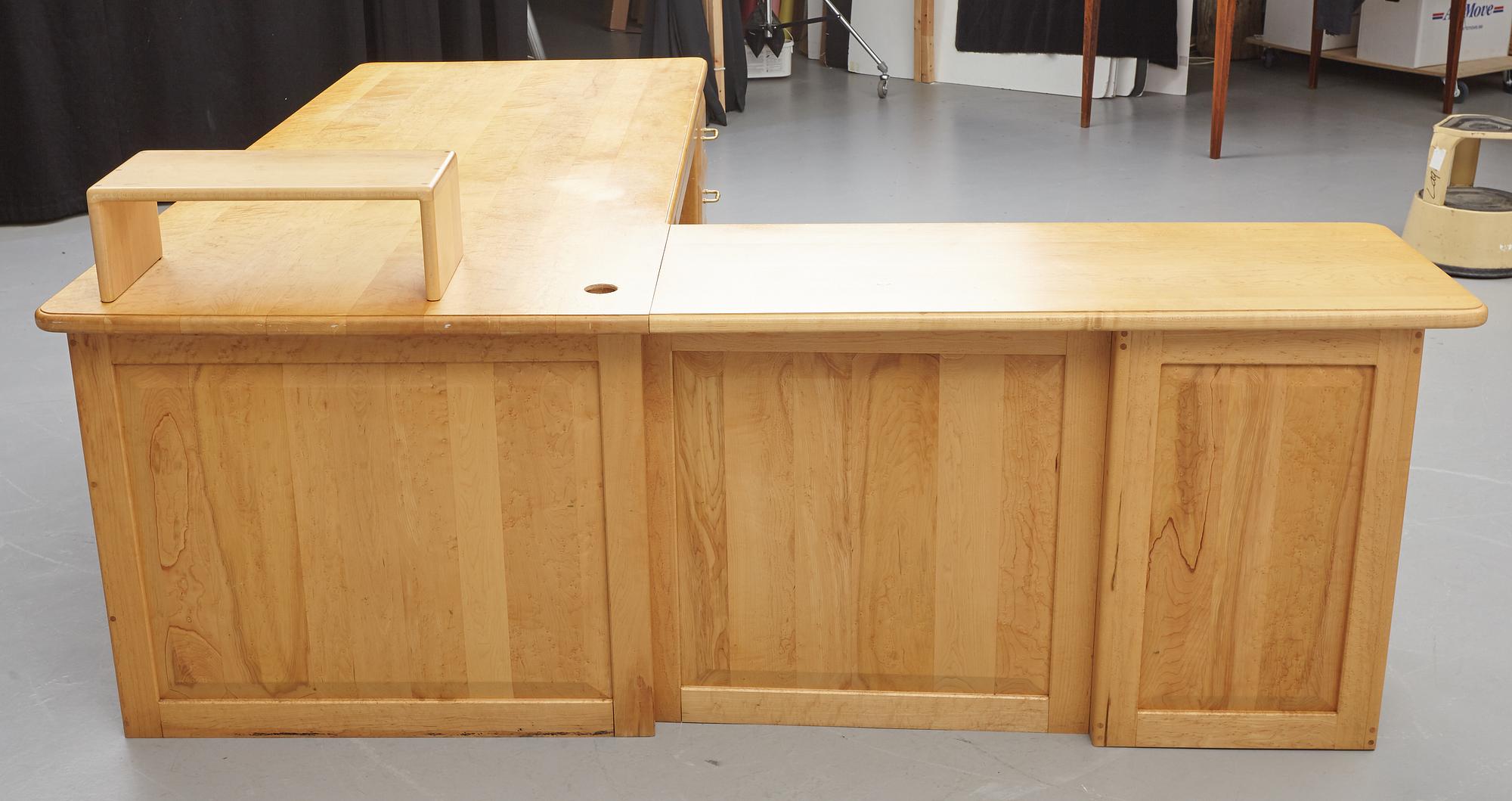 A large 20th century desk, Pompanoosuuc Mills, Canada.