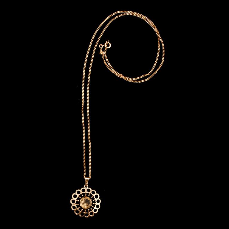 COLLIER, 18 k guld, kedjelänk, hänge med gul fasettslipad sten. Tot vikt 9 g.
