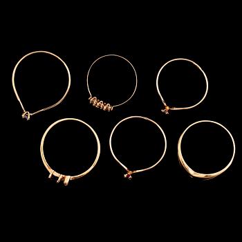RINGAR, 6 st, 18 k guld med olika stenar. Total vikt ca 6 gram.