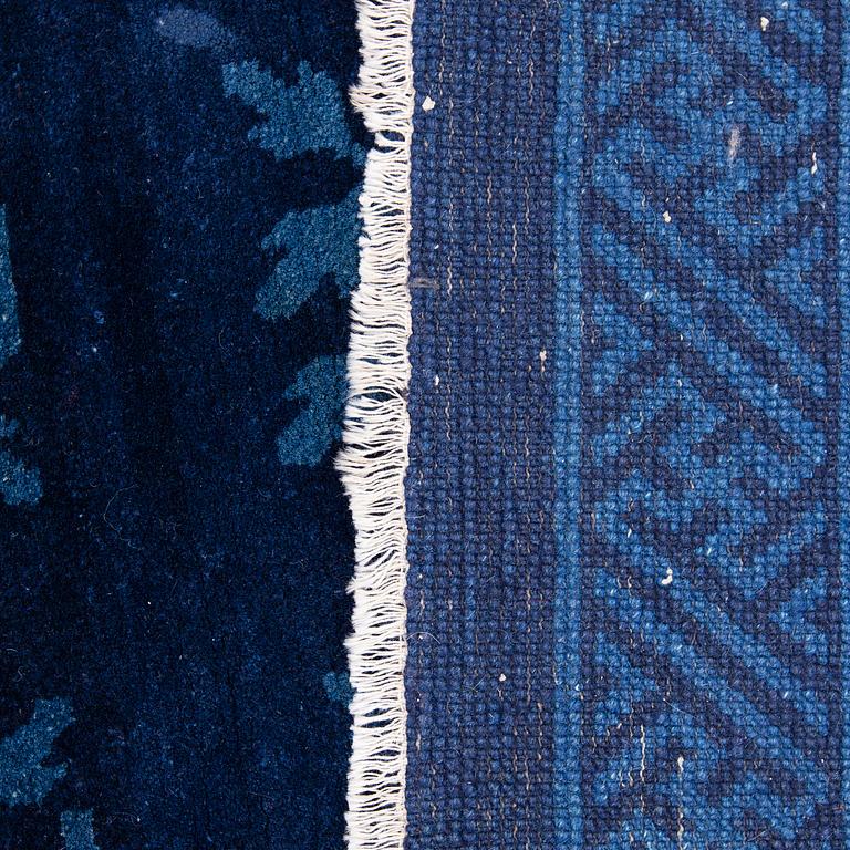 MATTA, Baotou, Kina, semiantik. Ca 150x77 cm.