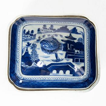 Terrin med lock, porslin Kina 1800-tal.