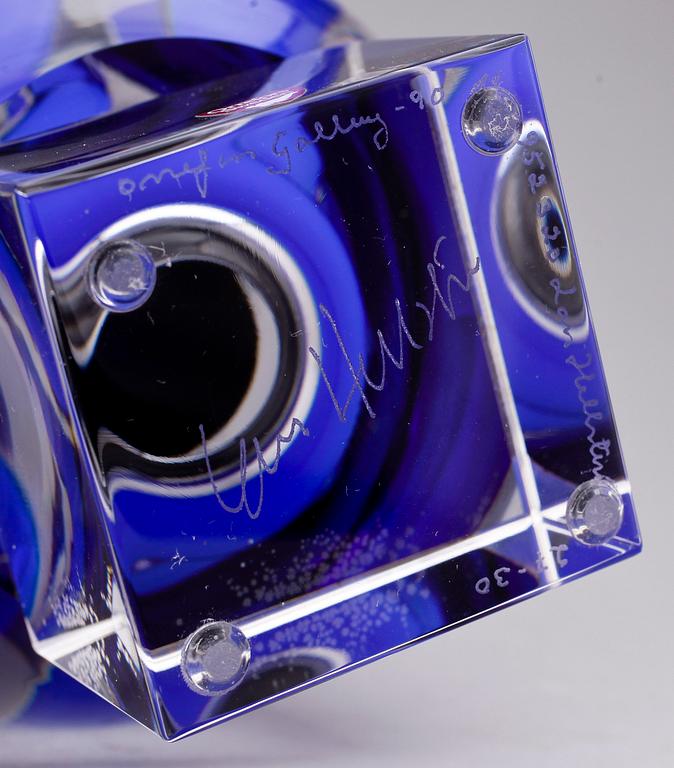 LARS HELLSTEN, vas, glas, Orrefors Gallery, sign o dat-90.
