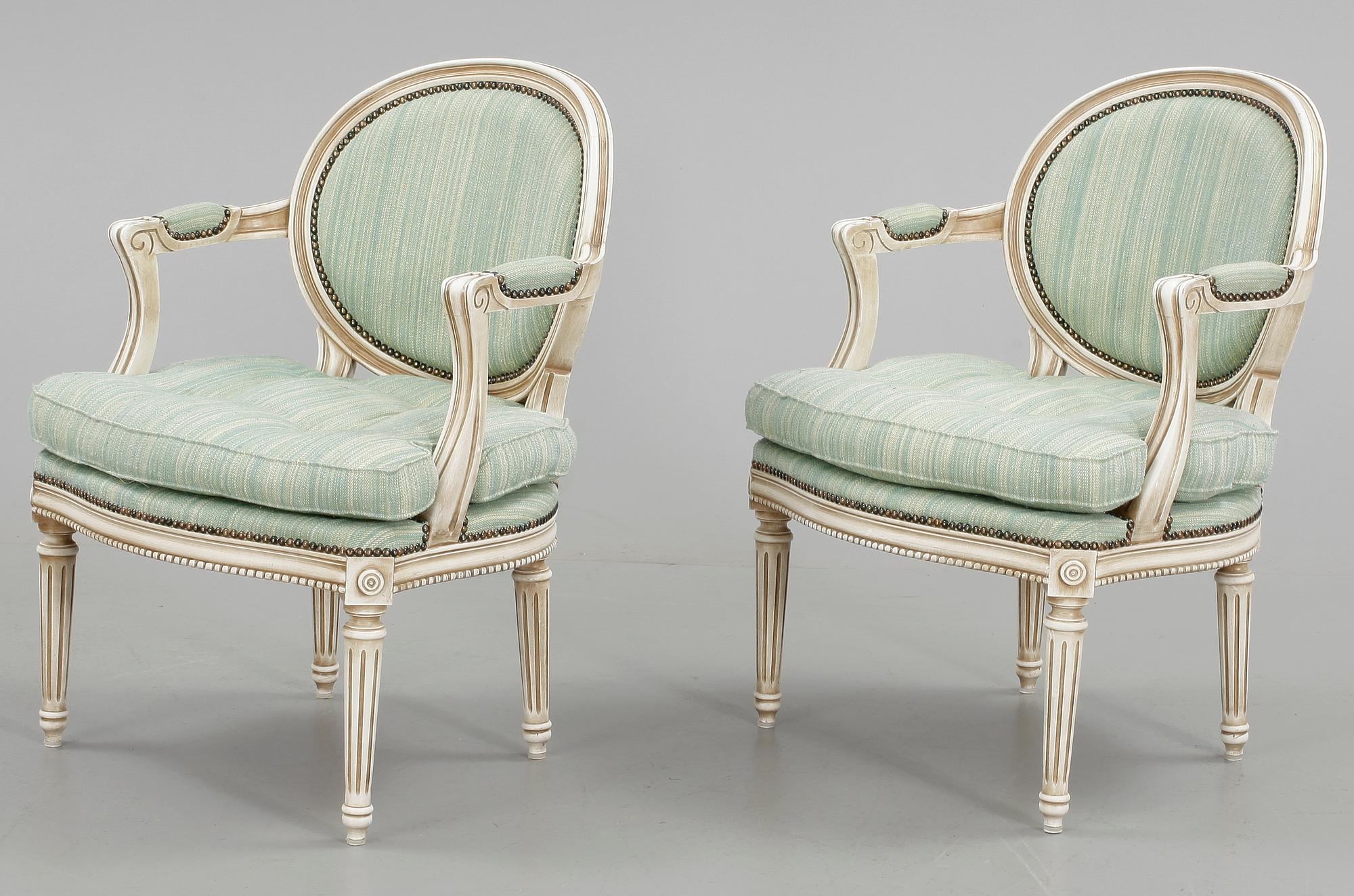 KARMSTOLAR, ett par, gustaviansk stil, 1900-talets första hälft.