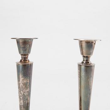 A pair of silver candlesticks. Eric Råström, Stockholm. 1945. Total weight 400 gram.
