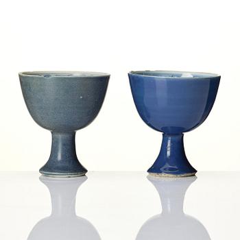 A set of two underglaze blue stem cups, 'Hatcher Cargo', 17th century.