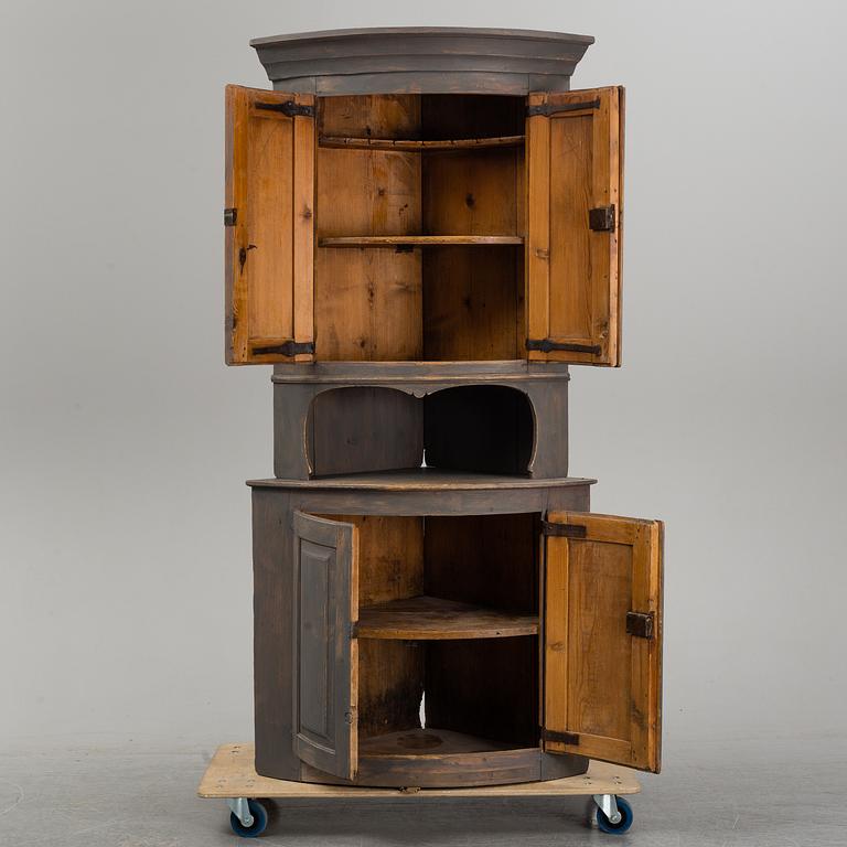 A painted pine cabinet, first half of the 19th Century.