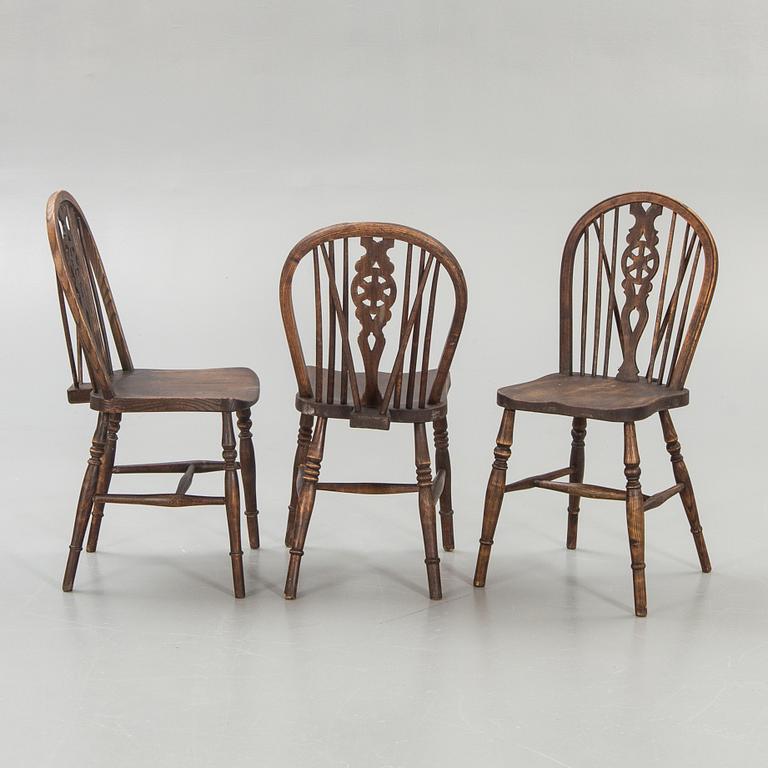 A set of six Windsor style chairs, 20th century.