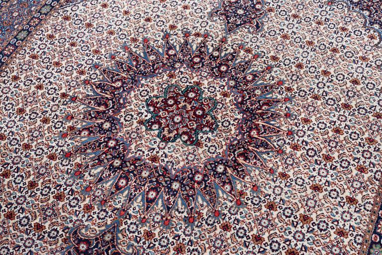 Matta, Meshed, ca 303 x 205 cm.