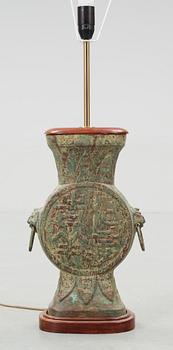 VAS/BORDSLAMPA, brons, Kina, 1900-tal.