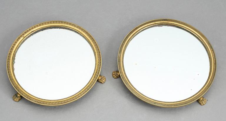 BORDSPLATEAUER, 2 stycken, 1800-tal.