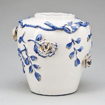 POTPURRIKRUKA, fajans. Rörstrand, 1700-tal.