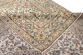 A Kahsan carpet, a. 395 x 286 cm.