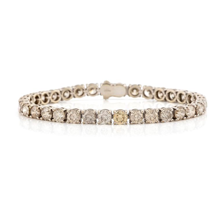 Armband 14K vitguld med runda briljantslipade diamanter.