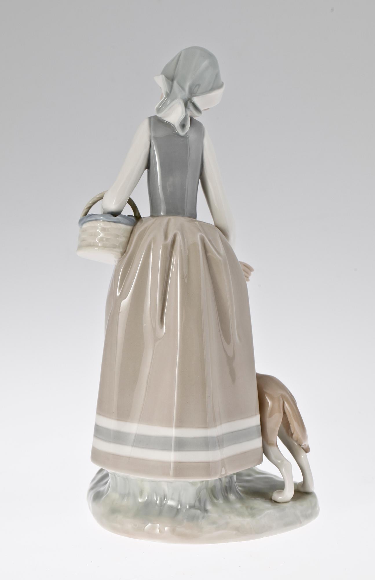 FIGURIN, porslin. Nao, Spanien. 1900-tal.