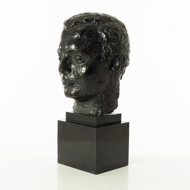 Gudmar Olovson, sculpture. Signed. Numbered. Foundry mark. Bronze, total height 53 cm, length 27 cm.