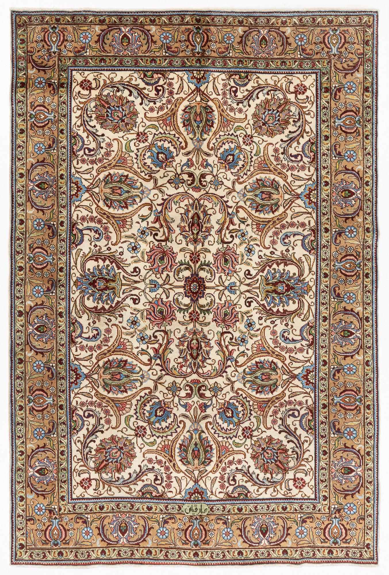 A Tabriz carpet, 309 x 205 cm.