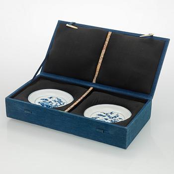Two 18th-century Chinese porcelain dishes.