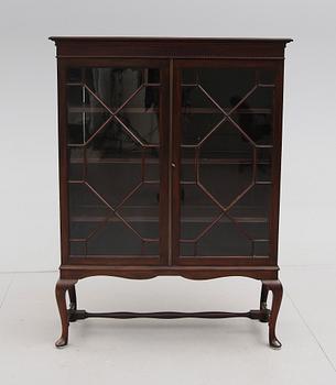 VITRINSKÅP, England, 1900-talets första hälft.