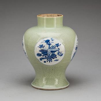 URNA, porslin, Kina, Qianlong (1736-95).