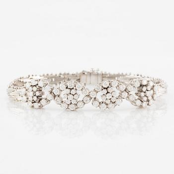 Bracelet 18K white gold with brilliant-cut diamonds in a floral design.