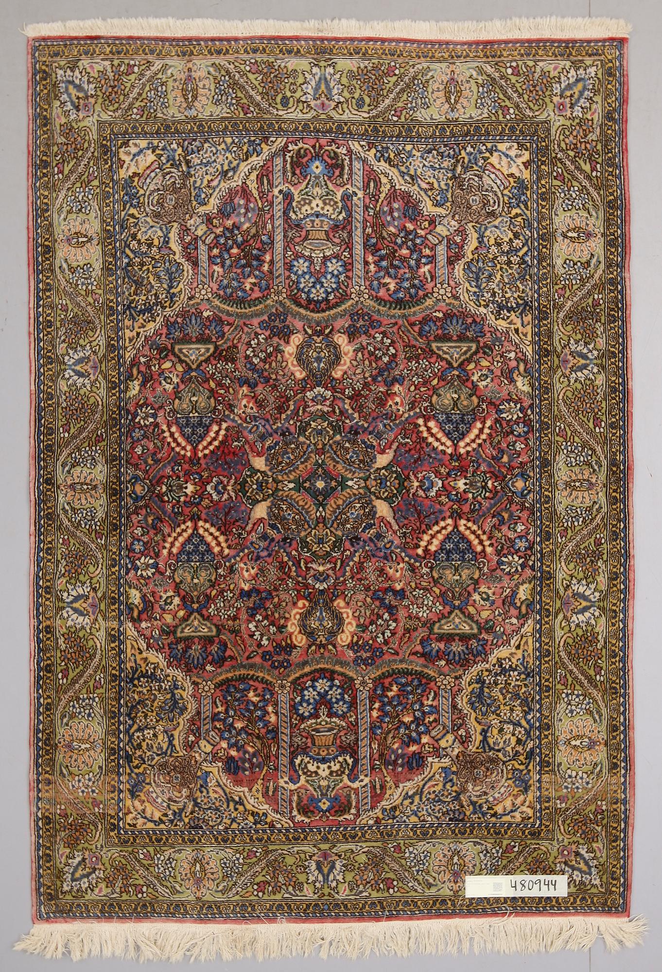 MATTA, persisk, ca 205 x 139 cm.