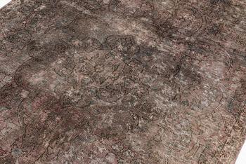 Rug, Tabriz pattern, 253 x 159 cm.