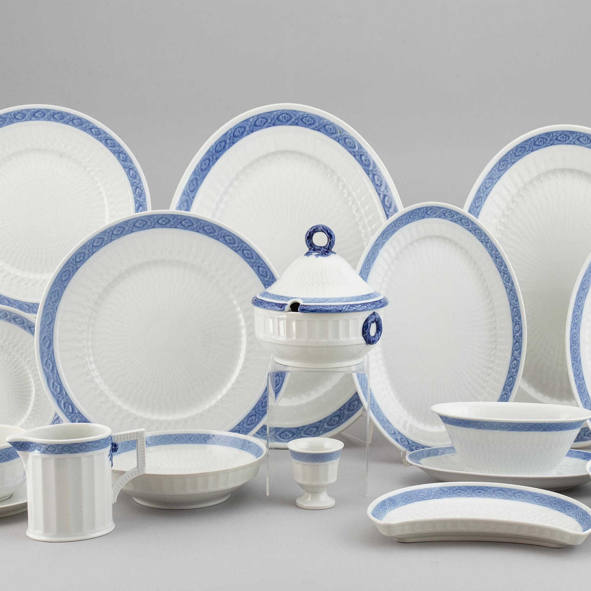 ARNOLD KROG, servis, 45 delar, porslin. "Blå Vifte", Royal Copenhagen, Danmark, 1900-talets andra hälft.