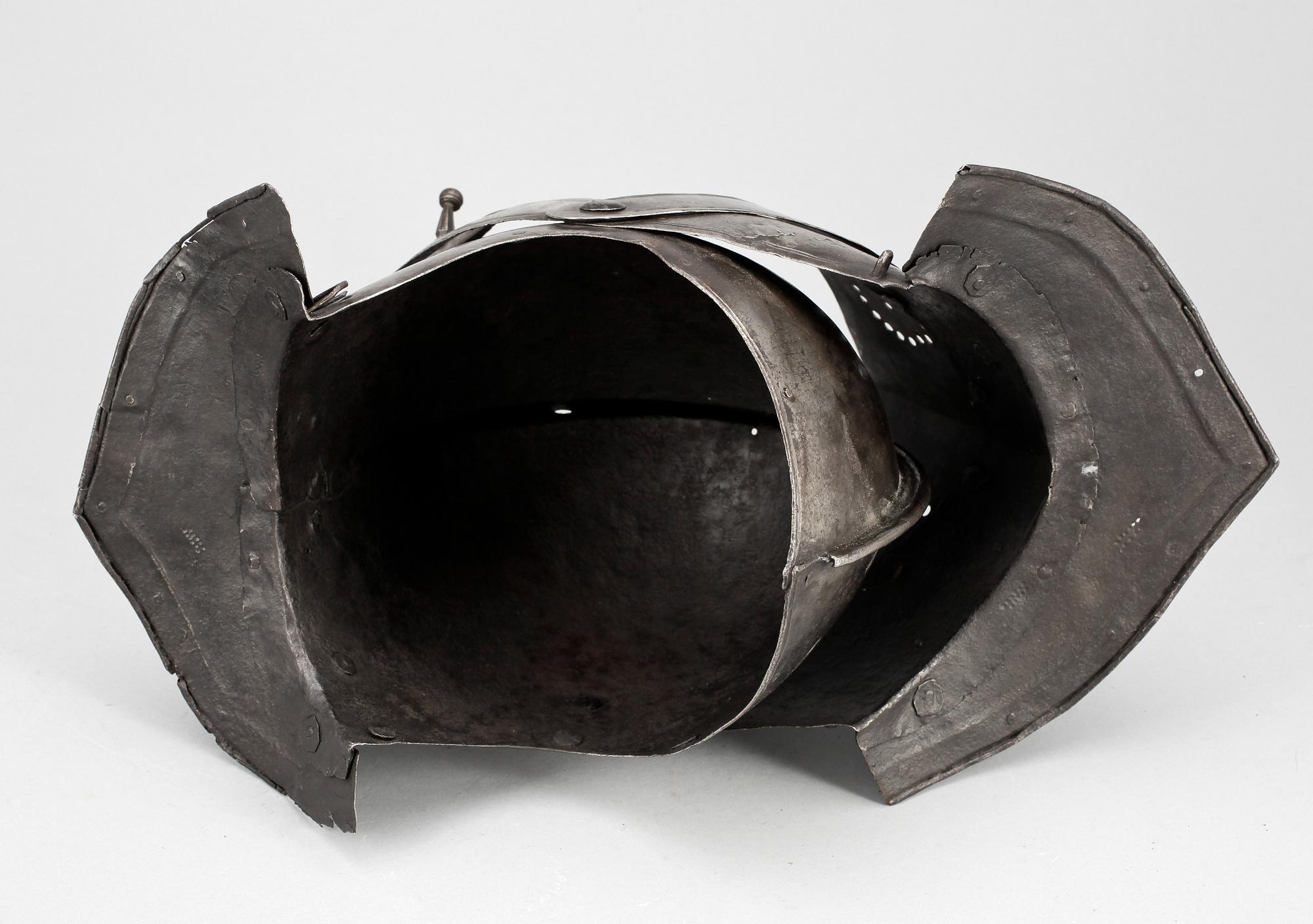 VISIRHJÄLM, plåt, omkring 1620.