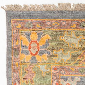 Matta, Västpersisk med "Arts and crafts mönster", ca 302 x 232 cm.