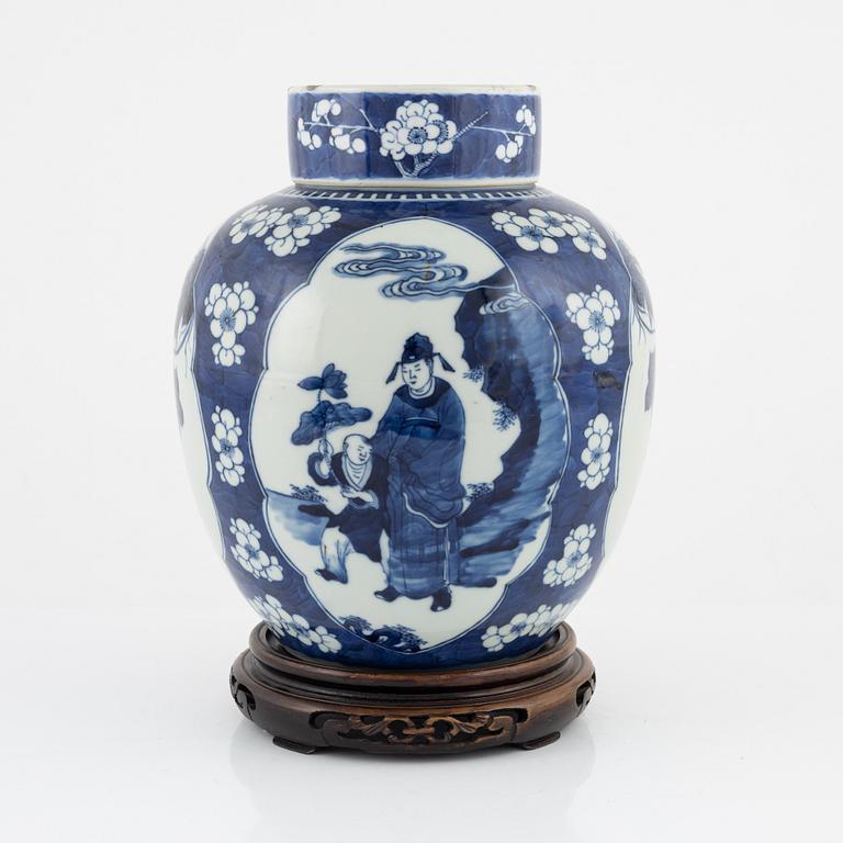 Bojan med lock, porslin, Kina, Qingdynastin, 1800-tal.