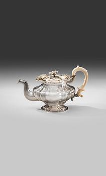 A RUSSIAN TEAPOT. РУССКИЙ ЧАЙНИК.