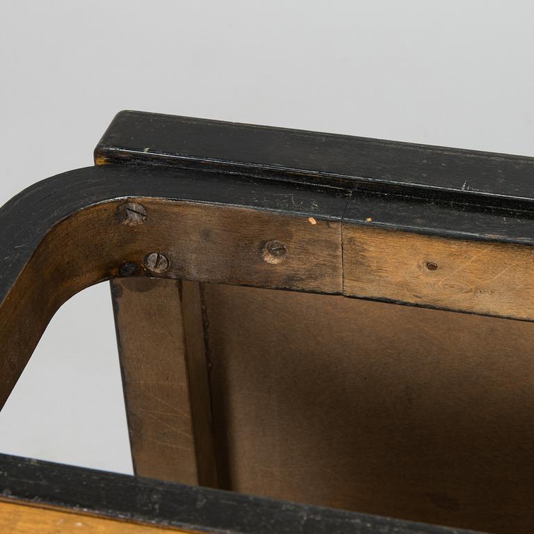 Alvar Aalto, sidobord, modell 87,  O.Y. Huonekalu- ja Rakennustyötehdas A.B. 1930/1940-tal.