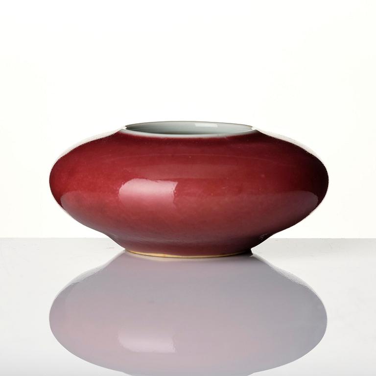 A claire de lune and a underglaze red brush washer, late Qing dynasty with Guangxu mark and early 20th century.