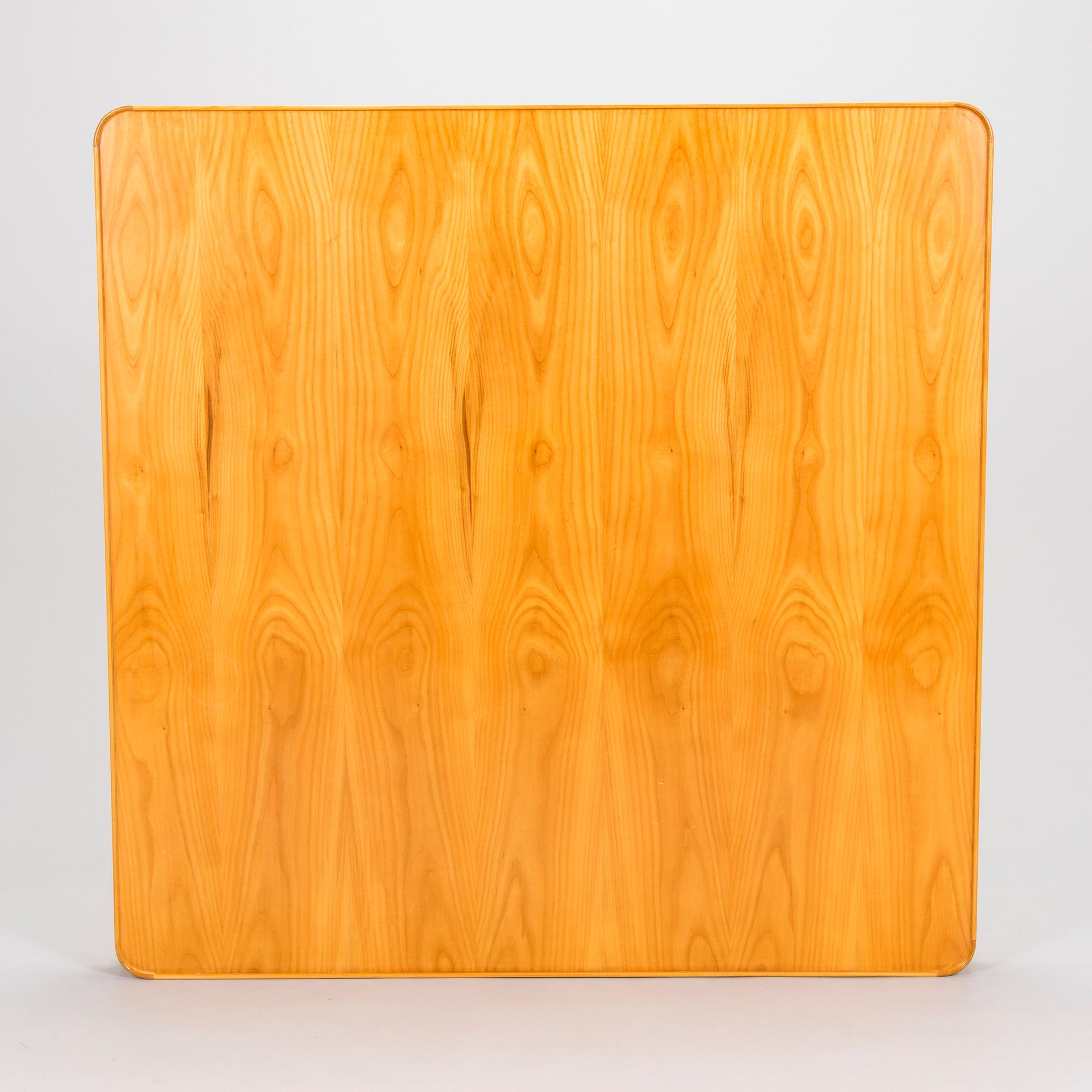 osef Frank, coffee table, "Diplomat", model 2073, Firma Svenskt Tenn, designed in 1949, executed before 1985.