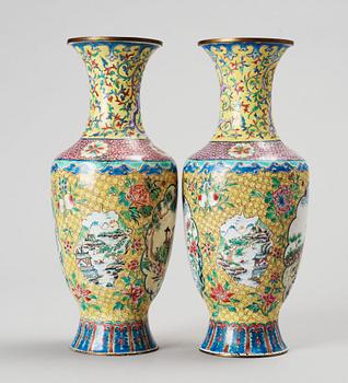 VASER ett par. cloisonné. Kina. 1900-tal.