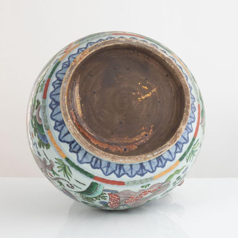 A Chinese wucai vase, late 20th century.