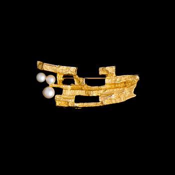 BJÖRN WECKSTRÖM, A BROOCH Bow of Argo 14K gold, pearls, Lapponia 1971.