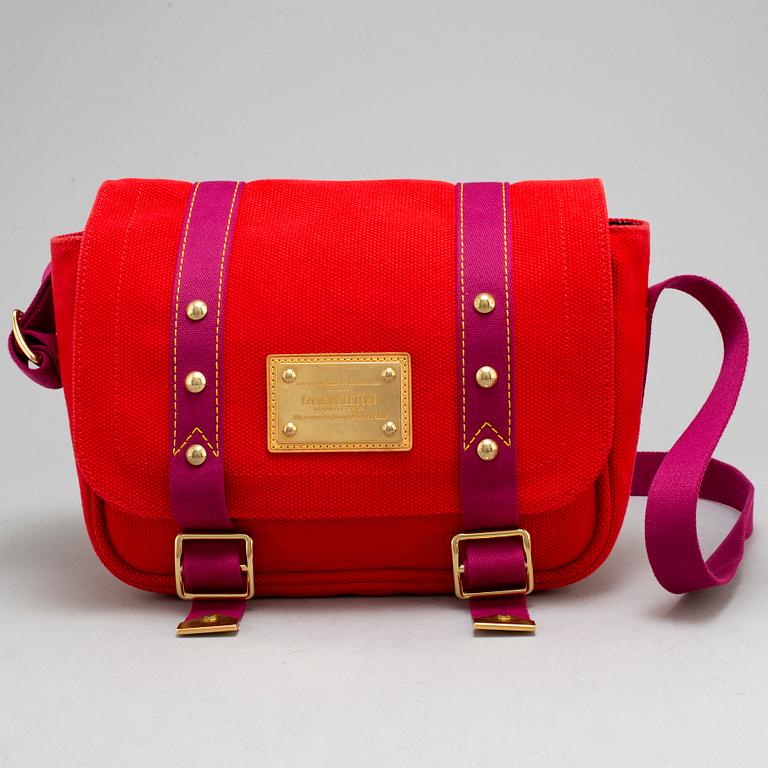 LOUIS VUITTON, väska, "Antigua Besace PM".