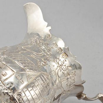 GRÄDDKANNOR, 3 st, silver, delvis England, 1700-1900-tal. Vikt 235 g.