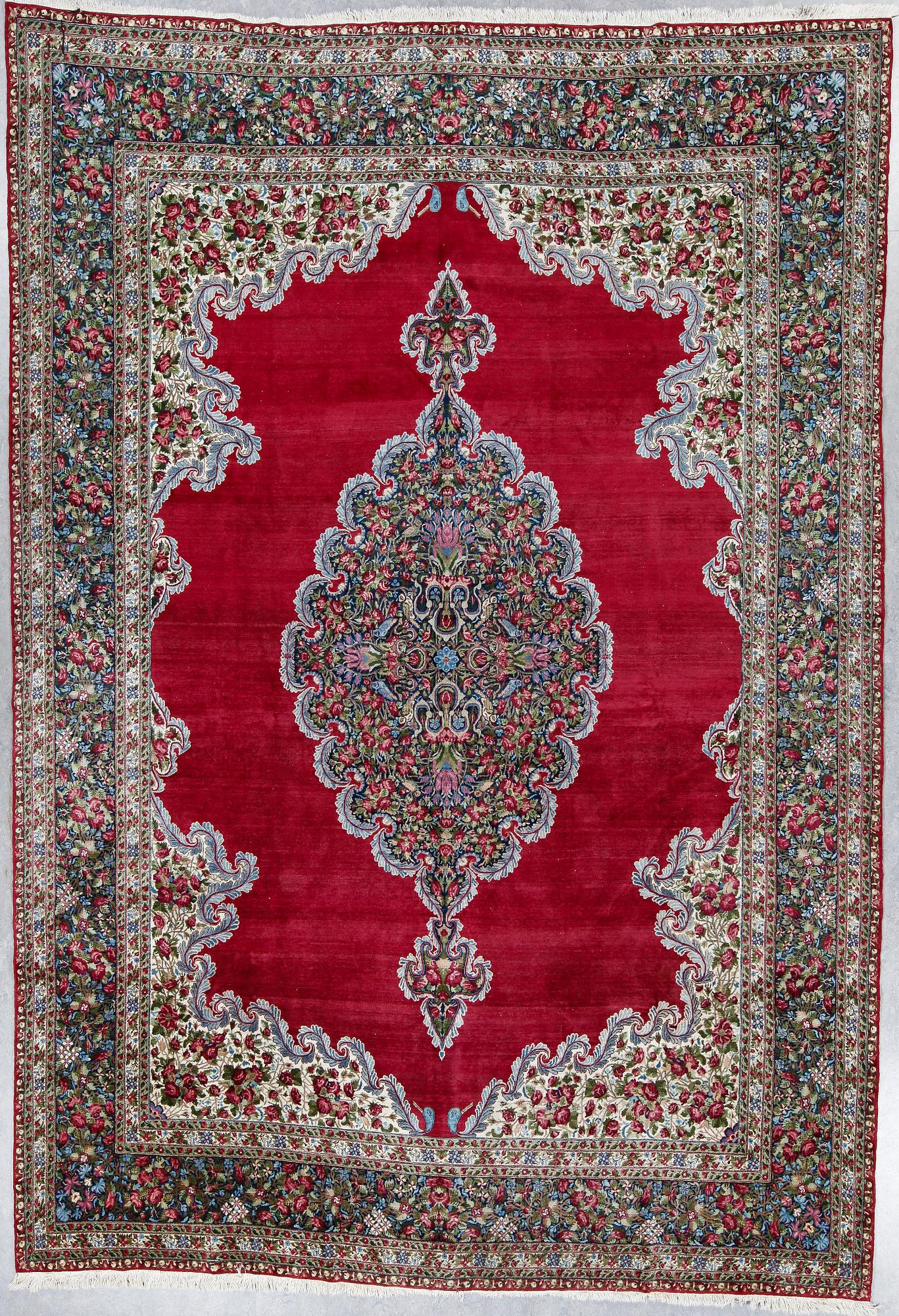 MATTA. Old Kirman, ca 381x264 cm.