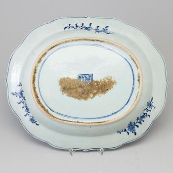 A blue and white tureen stand, Qing dynasty, Qianlong (1736-95).