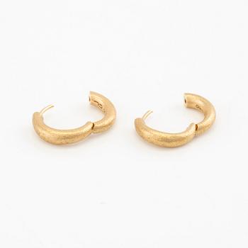 Ole Lynggaard, örhängen ett par "Love Collection" 18K guld, design Charlotte Lynggaard.