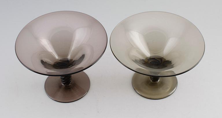 SKÅLAR på fot, 2 st, glas, Simon Gate, Sandvik, 1900-talets första hälft.