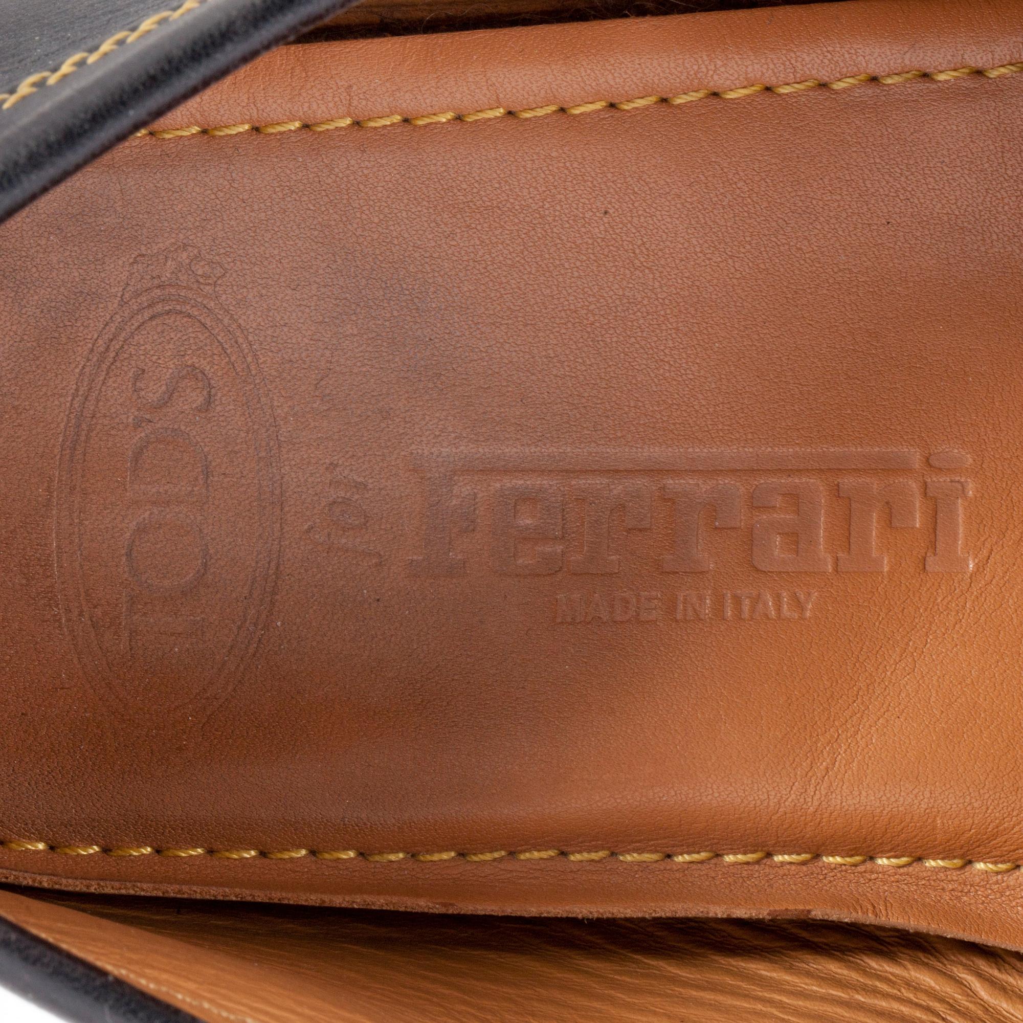 TOD'S, a pair of men's black leather loafers. Size 7.