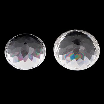 TVÅ LÖSA FASETTSLIPADE TOPASER.