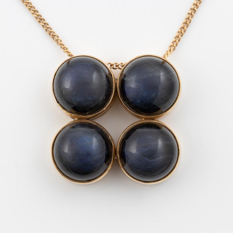 Pendant with chain, 18K gold with spectrolite, Finland 1964.