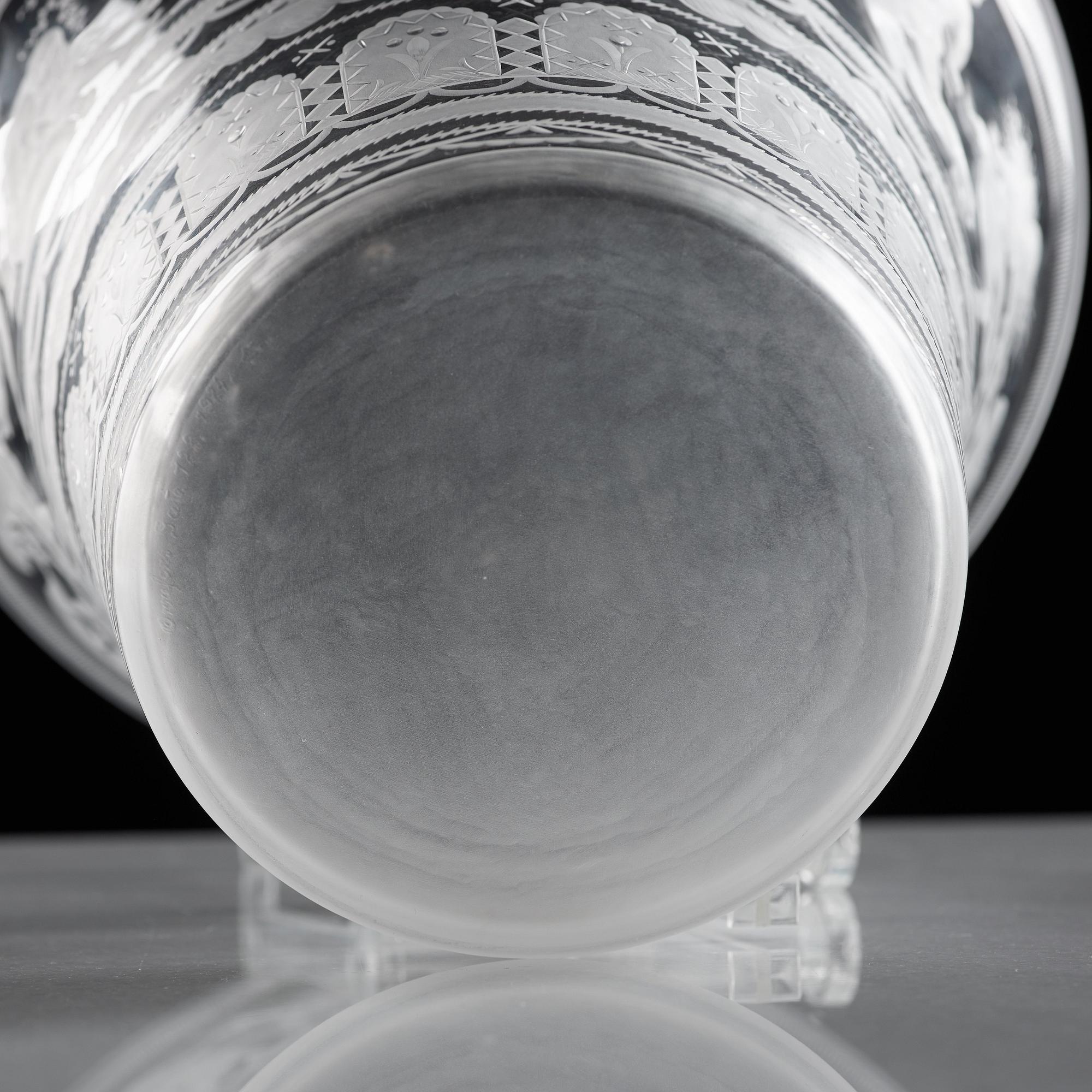Simon Gate, An important Simon Gate engraved bowl, excuted by Orrefors, Sweden 1924, model 122.