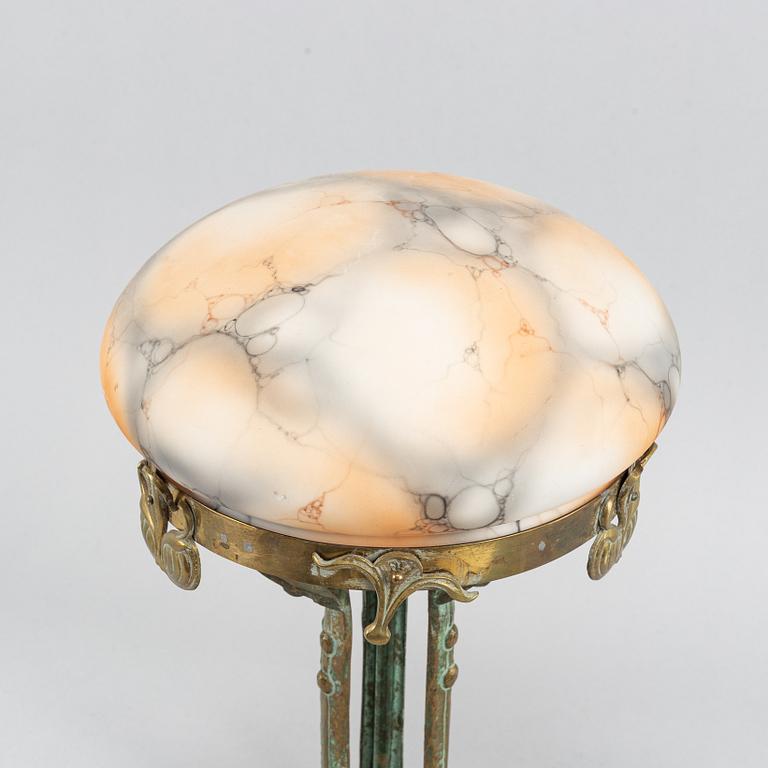 A brass and bronze Art Nouveau table lamp, early 20th century.