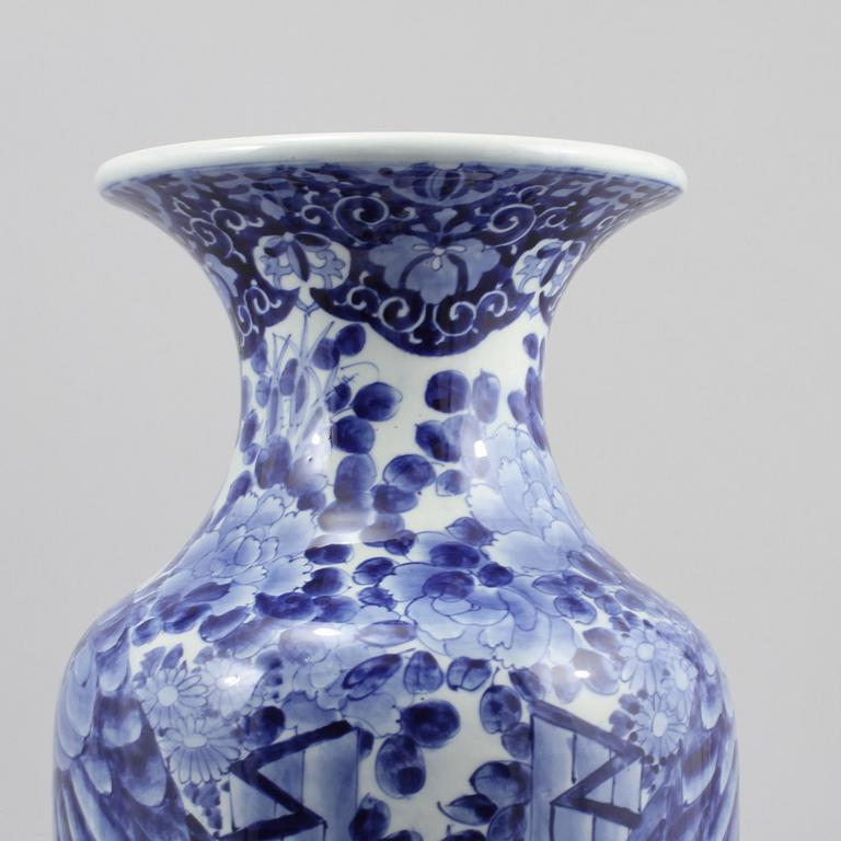 VAS, porslin, Japan, tidigt 1900-tal.